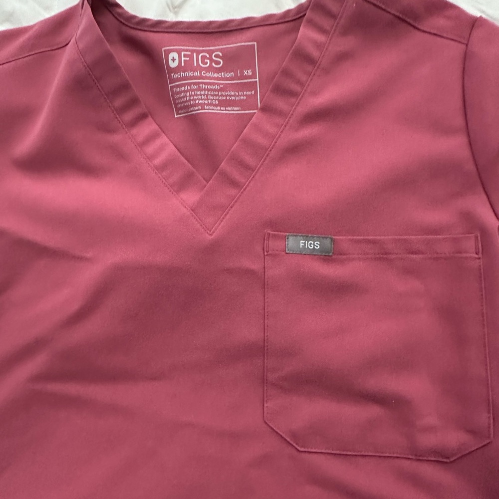 XS Figs Catarina scrub top